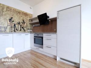 Pronájem bytu 2+kk, Praha - Vysočany, Freyova, 45 m2