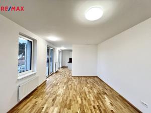 Pronájem bytu 1+kk, Karlovy Vary, Šumavská, 38 m2