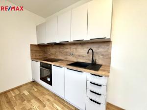 Pronájem bytu 1+kk, Karlovy Vary, Šumavská, 38 m2