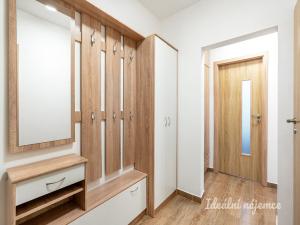 Pronájem bytu 2+kk, Praha - Kamýk, Machuldova, 43 m2