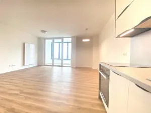 Pronájem bytu 1+kk, Praha - Kobylisy, Vršní, 40 m2