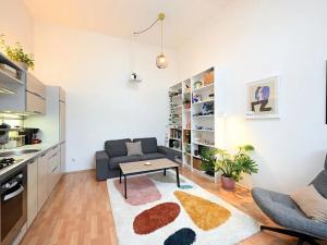 Pronájem bytu 2+kk, Praha - Holešovice, U garáží, 45 m2