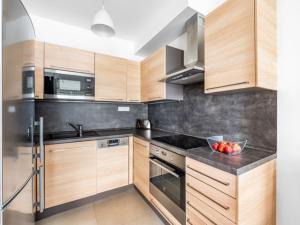 Pronájem bytu 2+kk, Praha - Karlín, Nekvasilova, 57 m2