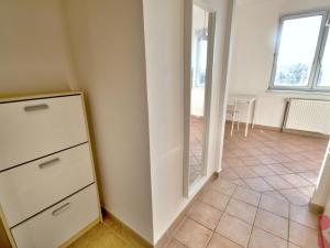 Pronájem bytu 3+kk, Praha - Strašnice, Sečská, 66 m2