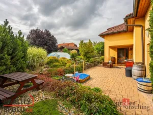 Prodej rodinného domu, Veleň, U studánky, 184 m2