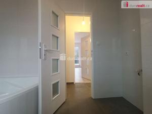 Pronájem bytu 2+1, Karlovy Vary - Doubí, Lesní, 58 m2