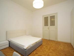 Pronájem bytu 2+kk, Praha - Nové Město, Bolzanova, 80 m2