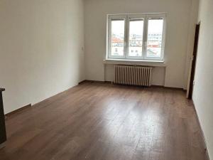 Pronájem bytu 1+kk, Praha - Holešovice, Komunardů, 30 m2