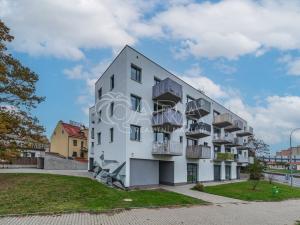 Pronájem bytu 1+kk, Praha - Hloubětín, Kbelská, 34 m2