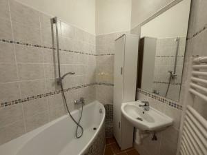 Prodej bytu 2+kk, Praha - Vinohrady, Záhřebská, 69 m2