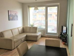 Pronájem bytu 2+kk, Praha - Střížkov, Zakšínská, 62 m2