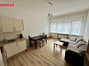 Pronájem bytu 2+kk, Praha - Střešovice, Střešovická, 50 m2