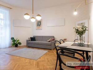 Prodej bytu 2+kk, Praha - Staré Město, Valentinská, 48 m2