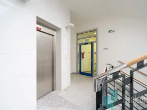 Pronájem kanceláře, České Budějovice, Pražská tř., 844 m2