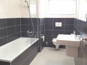 Pronájem bytu 2+kk, Praha - Dolní Měcholupy, Kryšpínova, 60 m2