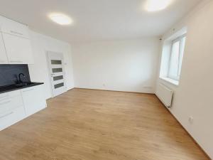 Pronájem bytu 1+kk, Uherské Hradiště, Zahrádky, 31 m2