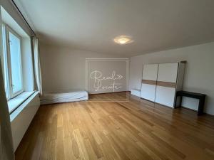 Pronájem bytu 1+kk, Praha - Holešovice, Ortenovo náměstí, 44 m2