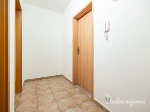 Pronájem bytu 1+kk, Praha - Troja, K Haltýři, 44 m2