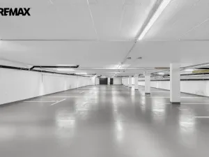 Prodej garážového stání, Hradec Králové - Pražské Předměstí, Gočárova třída, 13 m2