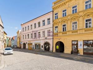 Pronájem bytu 1+1, Jindřichův Hradec, nám. Míru, 54 m2