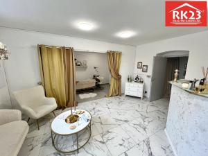 Pronájem obchodního prostoru, Mariánské Lázně, Hlavní třída, 60 m2