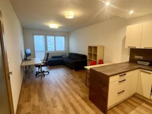 Pronájem bytu 3+kk, Praha - Horní Měcholupy, Hornoměcholupská, 78 m2