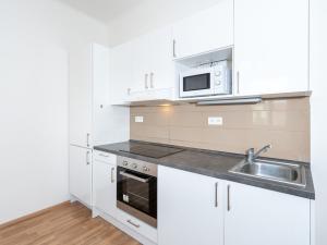 Pronájem bytu 2+kk, Praha - Vysočany, Novovysočanská, 39 m2