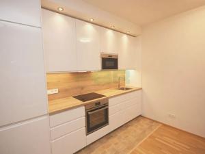 Pronájem bytu 1+kk, Praha - Holešovice, U průhonu, 33 m2