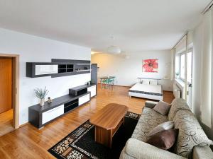 Pronájem bytu 1+kk, Praha - Stodůlky, Nad Dalejským údolím, 50 m2