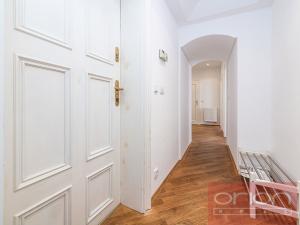 Pronájem bytu 3+1, Praha - Malá Strana, Sněmovní, 85 m2