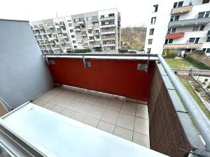 Pronájem bytu 1+kk, Praha - Horní Měcholupy, Modenská, 37 m2