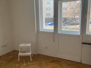 Pronájem bytu 1+kk, Praha - Bubeneč, Ve struhách, 32 m2