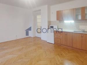 Pronájem bytu 1+kk, Praha - Vinohrady, Mikovcova, 31 m2