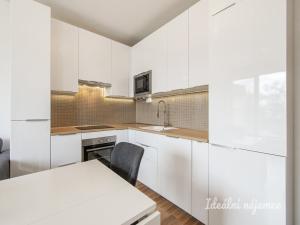 Pronájem bytu 2+kk, Praha - Uhříněves, Oty Bubeníčka, 52 m2