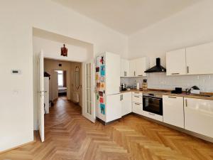 Pronájem bytu 2+kk, Praha - Vinohrady, Krkonošská, 52 m2