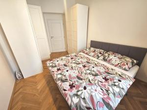 Pronájem bytu 2+kk, Praha - Vinohrady, Krkonošská, 52 m2