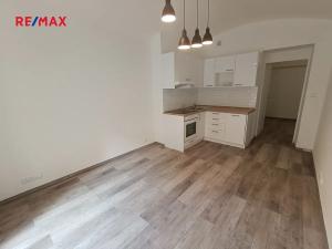 Pronájem bytu 1+kk, Praha - Vršovice, Moskevská, 26 m2