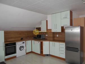 Pronájem bytu 1+kk, Hradec Králové - Svobodné Dvory, Bohdanečská, 57 m2