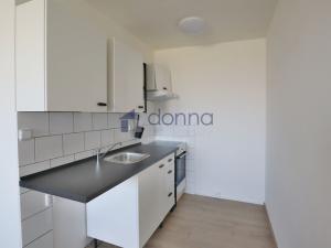 Pronájem bytu 2+kk, Praha - Petrovice, Kurčatovova, 43 m2