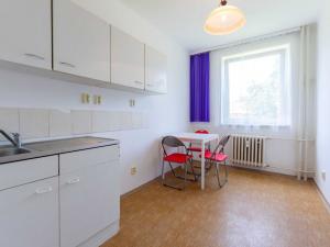 Pronájem bytu 1+1, Praha - Hloubětín, Šestajovická, 39 m2