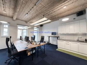 Pronájem kanceláře, Hradec Králové, třída Karla IV., 240 m2