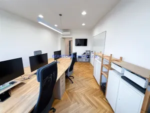 Pronájem kanceláře, Hradec Králové, třída Karla IV., 240 m2