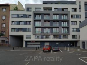 Pronájem garážového stání, Praha - Vysočany, Bassova, 23 m2