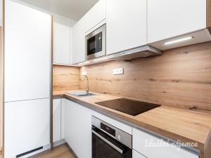 Pronájem bytu 2+kk, Praha - Čakovice, Bělomlýnská, 41 m2