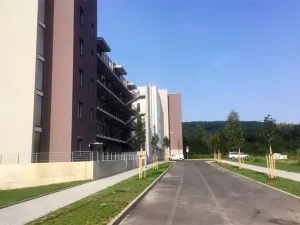 Pronájem garážového stání, Praha - Hodkovičky, Šífařská, 12 m2