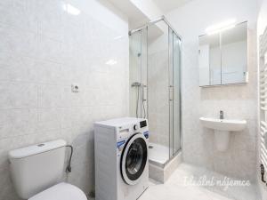 Pronájem bytu 2+kk, Praha - Kyje, Pelušková, 37 m2