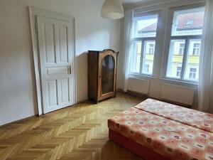 Pronájem bytu 3+1, Praha - Nové Město, Gorazdova, 90 m2