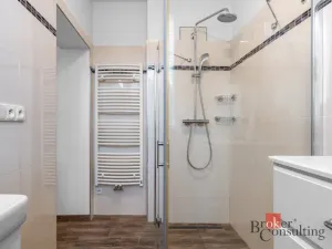 Prodej obchodního prostoru, Jablonec nad Nisou - Mšeno nad Nisou, Želivského, 300 m2