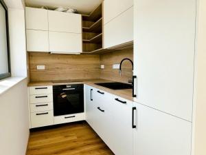 Pronájem bytu 2+kk, Praha - Dejvice, Pokojná, 44 m2