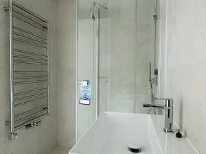 Pronájem bytu 2+kk, Praha - Dejvice, Pokojná, 44 m2